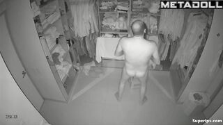 Petite pregnant woman gets fucked
