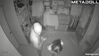 Horny pregnant woman gets fucked