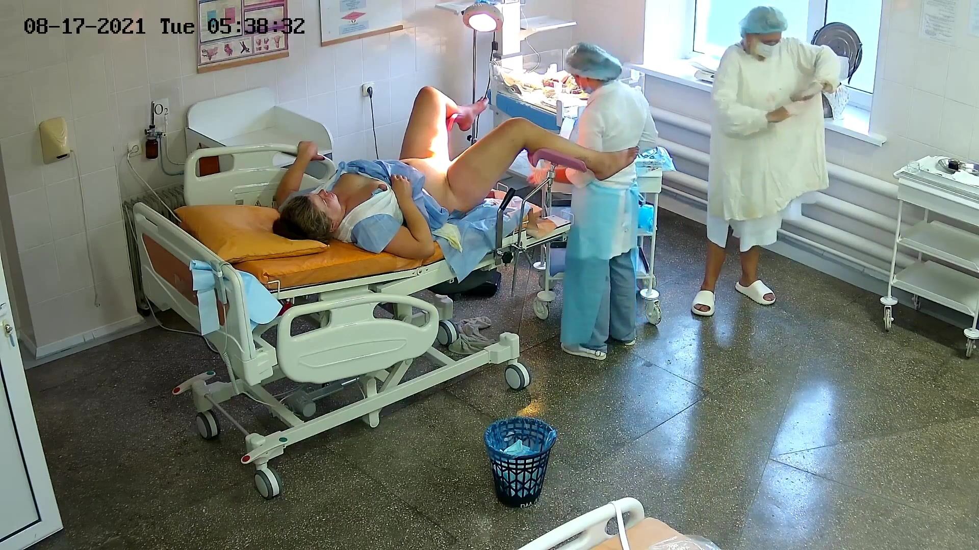 Vaginal exam women in maternity hospital 14
