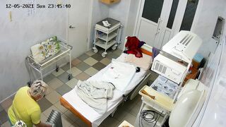 Vaginal exam women in maternity hospital 25