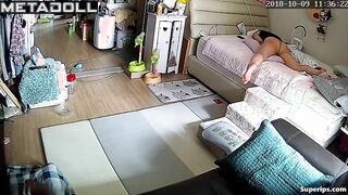 Korean girl rubs her pussy on the pillow