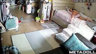 Korean girl rubs her pussy on the pillow