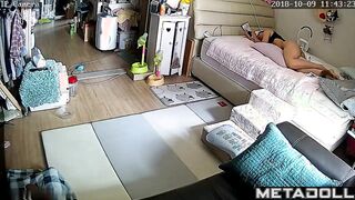Korean girl rubs her pussy on the pillow