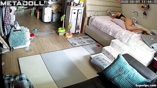 Korean girl rubs her pussy on the pillow