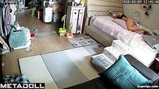Korean girl rubs her pussy on the pillow