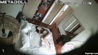 Stepdad kisses his daughter’s ass