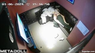 Petite Korean girl gets fucked in karaoke