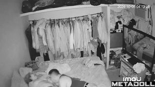 Tattooed Italian blonde step-mom gives her husband a handjob spy cam