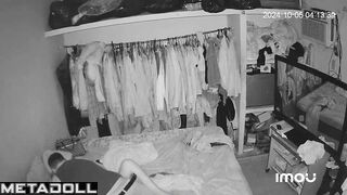 Tattooed Italian blonde step-mom gives her husband a handjob spy cam