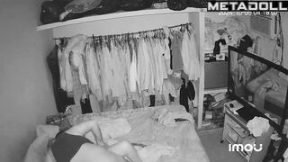 Tattooed Italian blonde step-mom gives her husband a handjob spy cam
