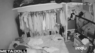 Tattooed Italian blonde step-mom gives her husband a handjob spy cam