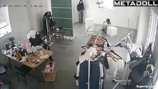 Young Korean models change clothes
