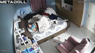 Naked brunette step-mom masturbates to orgasm just for you