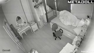 Arab girl masturbates under the sheets