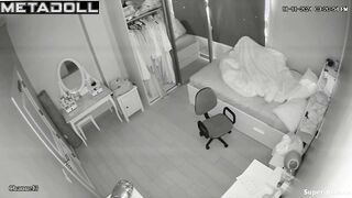 Arab girl masturbates under the sheets