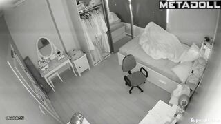 Arab girl masturbates under the sheets