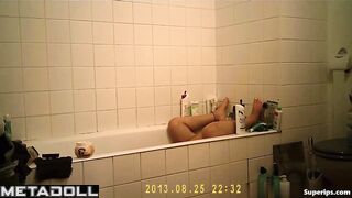 Busty Italian girl masturbates in the bathtub