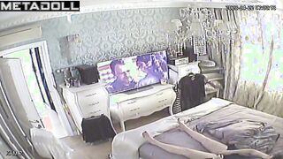 Busty brunette wife masturbates for the first time online
