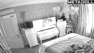 Georgeouse brunette mother masturbates on the couch leaked video