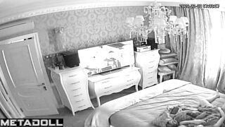 Georgeouse brunette mother masturbates on the couch leaked video