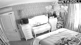 Georgeouse brunette mother masturbates on the couch leaked video