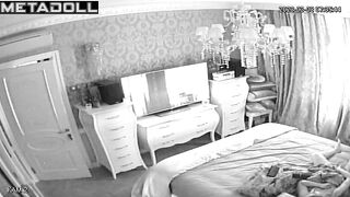 Georgeouse brunette mother masturbates on the couch leaked video