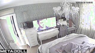 Tattooed brunette mother rubs her tight pussy live