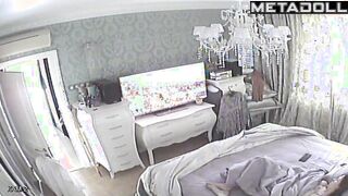 Tattooed brunette mother rubs her tight pussy live