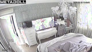 Tattooed brunette mother rubs her tight pussy live