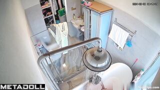 Busty mom gets fucked in the bathtub