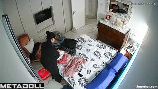 Big-ass Italian woman rides her husband
