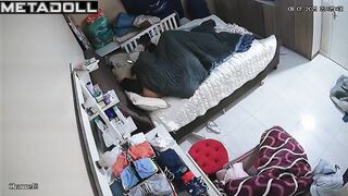 Amateur couple having sex brutally in their bed live