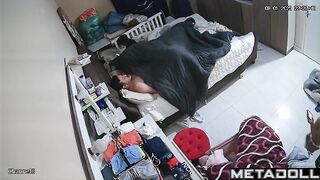Amateur couple having sex brutally in their bed live