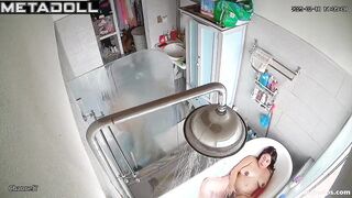 Milf on her period masturbates in the bathtub