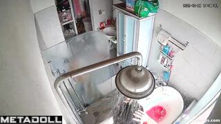 Milf on her period masturbates in the bathtub