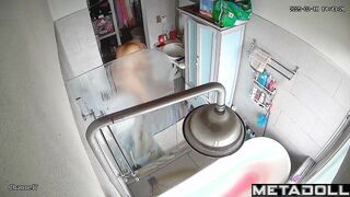 Milf on her period masturbates in the bathtub
