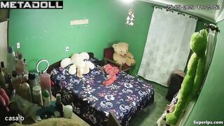White Latina woman masturbates live