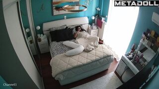 Sweet brunette mother has squirting orgasms while rubbing spy cam
