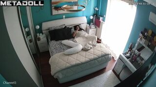 Sweet brunette mother has squirting orgasms while rubbing spy cam