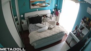Sweet brunette mother has squirting orgasms while rubbing spy cam