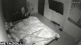 Blonde masturbated on the shared bed without any embarrassment