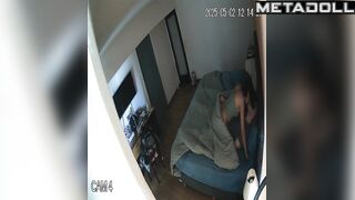 Tiny brunette versus handsome bald guy, watch this video