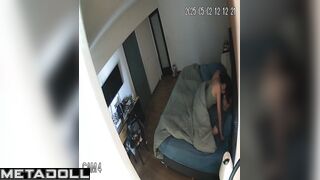 Tiny brunette versus handsome bald guy, watch this video