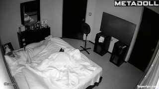 A lush hottie pleasures herself right during a phone call