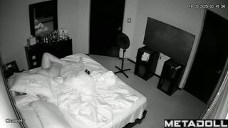 A lush hottie pleasures herself right during a phone call