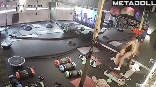 Couple decided to have sex right on the dirty gym floor