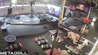 Couple decided to have sex right on the dirty gym floor