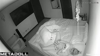 Bored blonde slipped her hand under her panties to play with her cunt