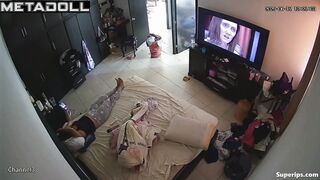 See how this lady cums on her dirty fantasies (solo)