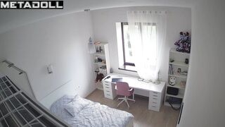 Curvy chick was bored - so she plays with her pussy for total fun